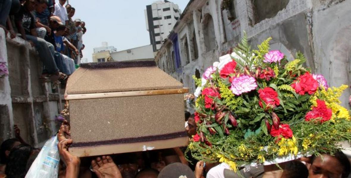 Sepelio del cuentachistas Edelberto "El Cuchilla" Geles