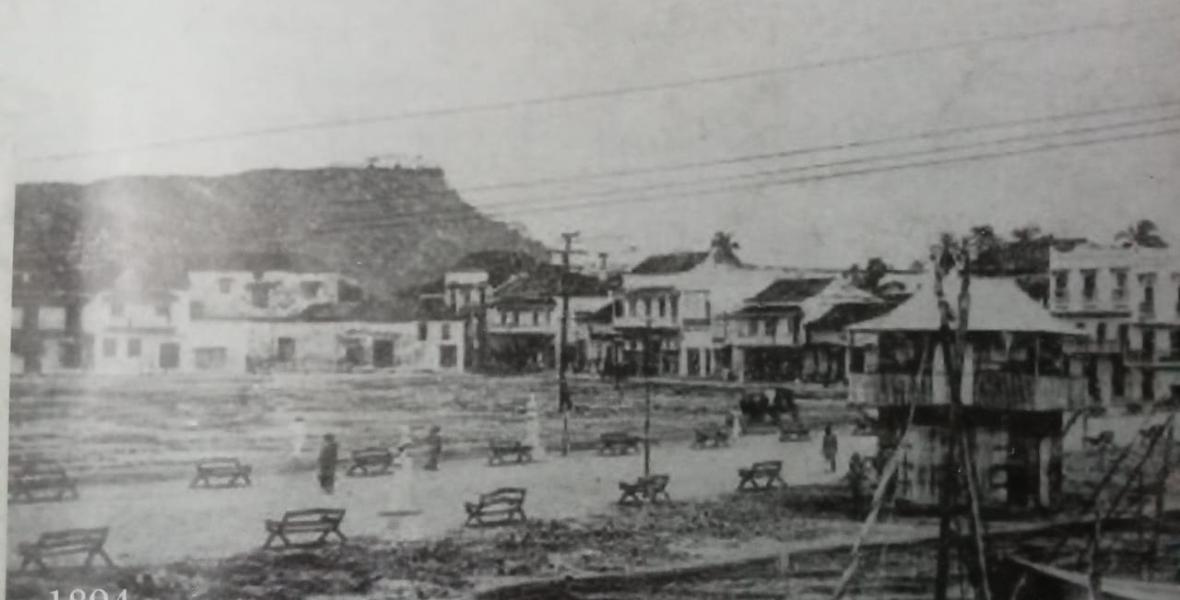 Fotografía antigua del Camellón de los Mártires.Tomada del folleto ...Parque del Centenario. Referenciado en el texto.o