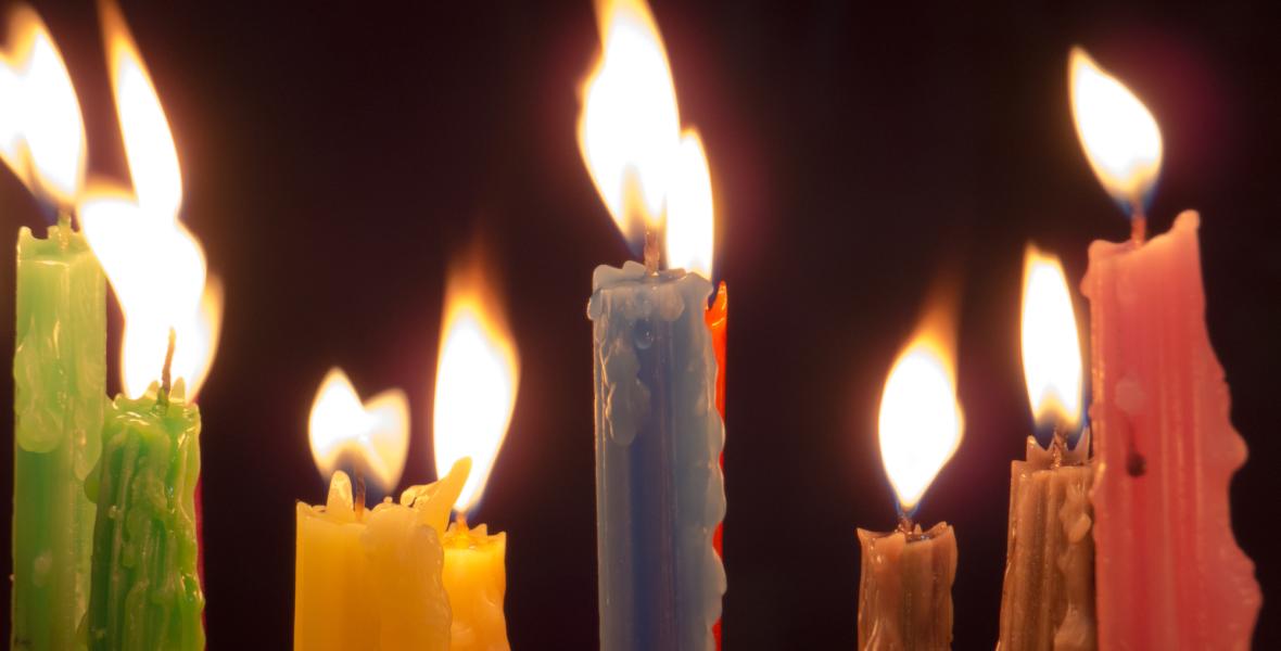 La noche de las velas, una celebración llena de luz y esperanza 
