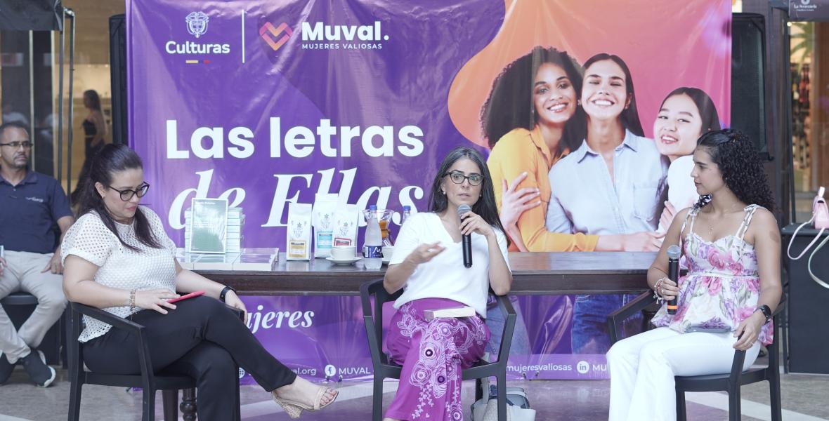 FOTO CLAUDIA PALACIOS EN EL FESTIVAL LAS LETRAS DE ELLAS